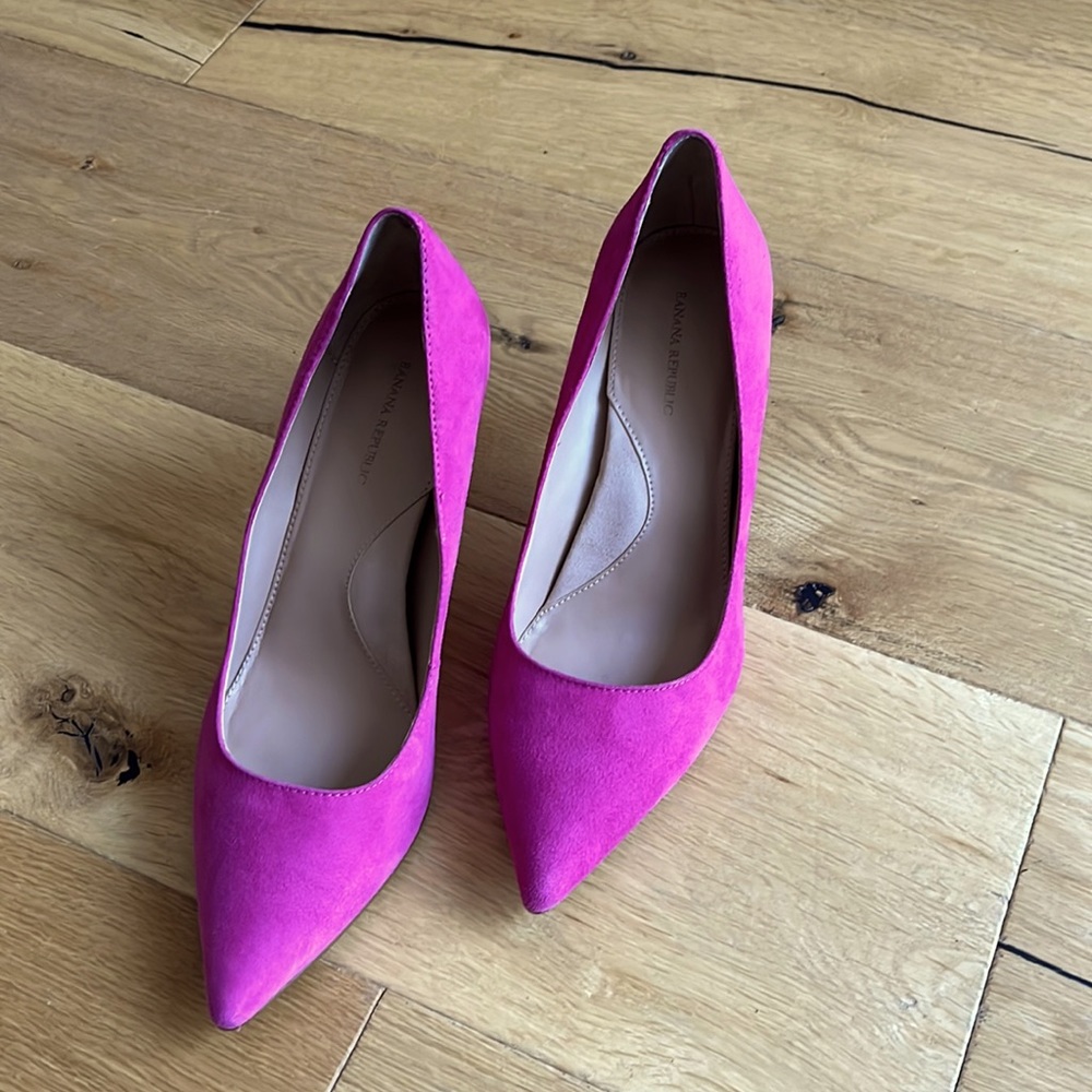 Hot pink Banana Republic suede pumps 8.5